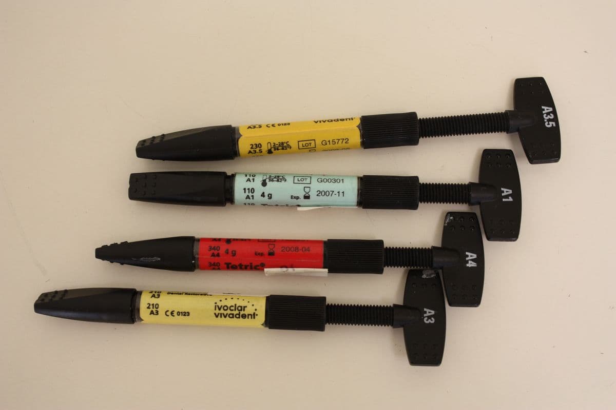 Dental composite material used for direct veneers and bonding